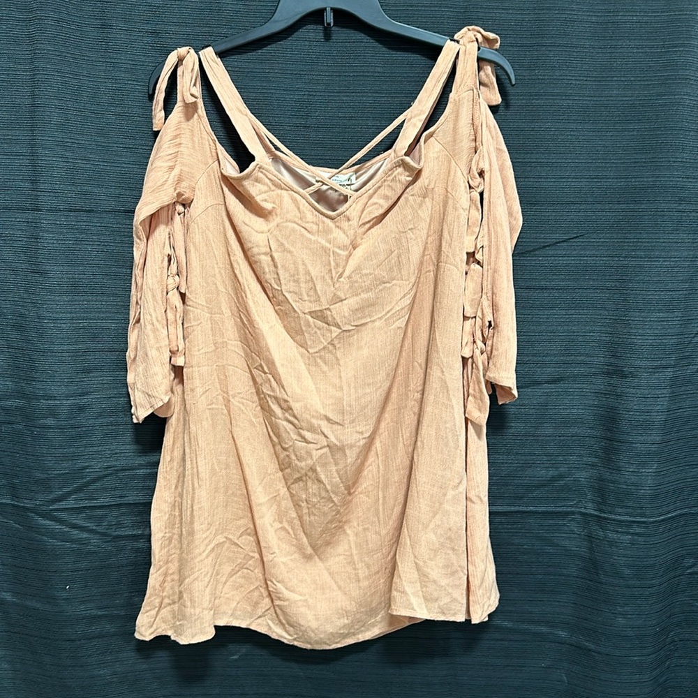 Entro women’s peach tie down the sleeve‎ top / Size L / NWT / box 18-40